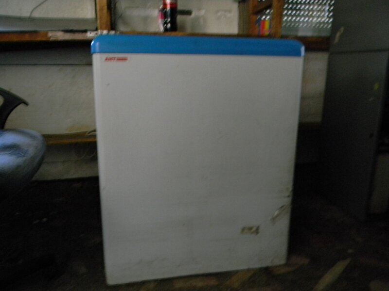 Vand doua congelatoare inghetata model AHT folosite,