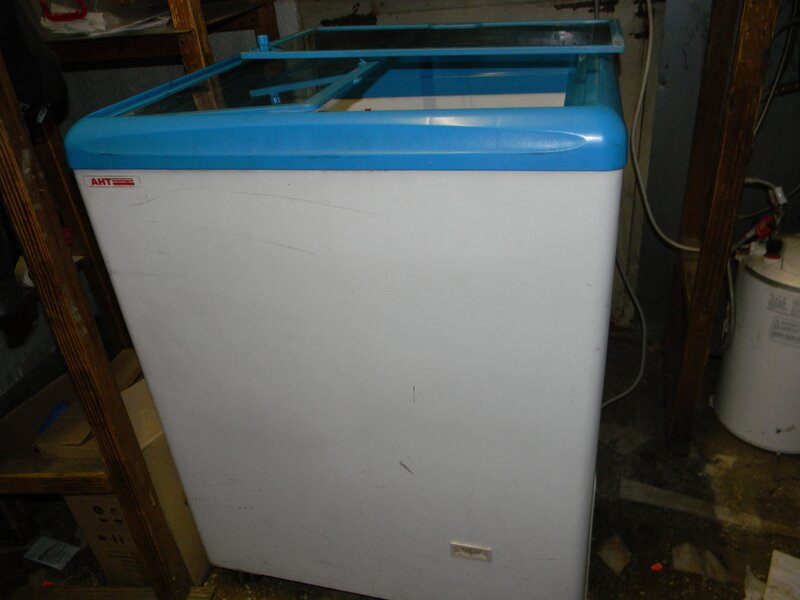 Vand doua congelatoare inghetata model AHT folosite,