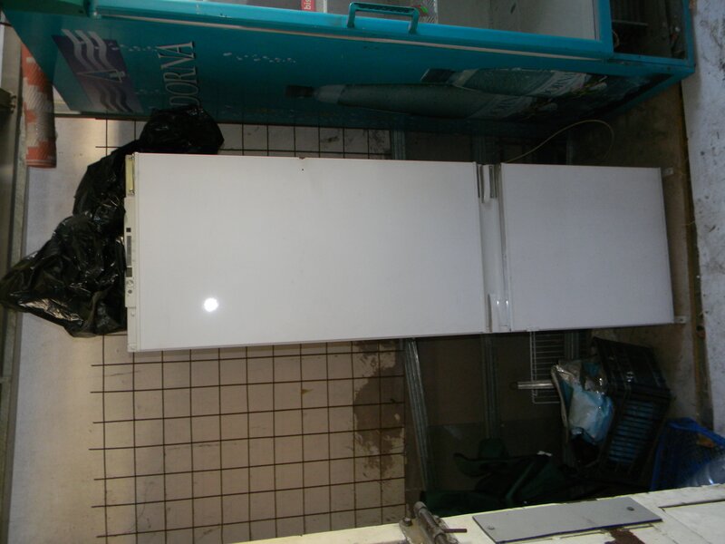 Vand doua congelatoare inghetata model AHT folosite,